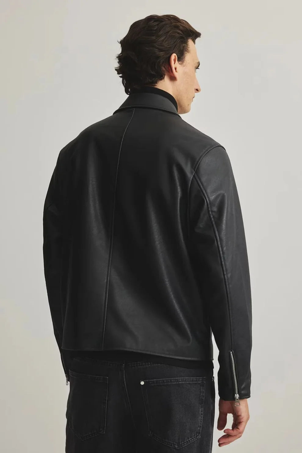 Black Leather Jacket – Classic Zip-Up Streetwear Style